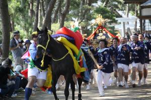 『馬とお神輿３』の画像