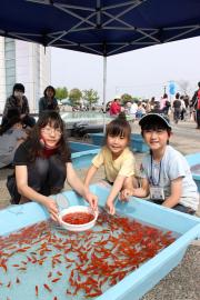 子ども金魚すくい名人の皆さん