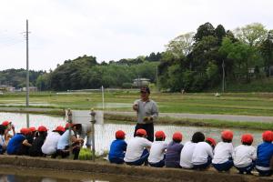 田植え（説明中）