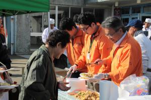 焼き肉無料配布