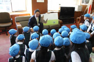 幼稚園児に読み聞かせ