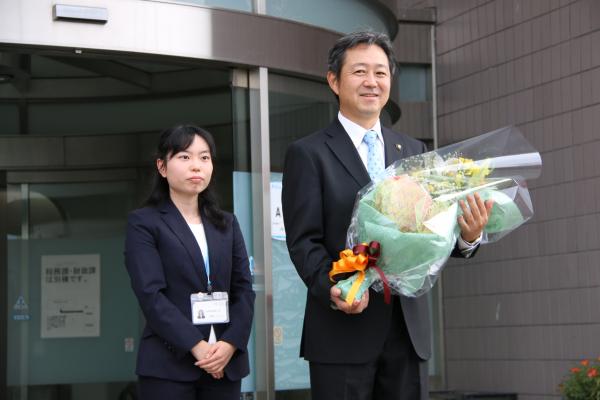 1002市長2期目初登庁01