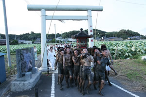 祭りの男達