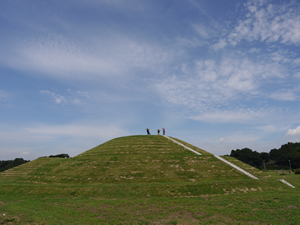 三昧塚古墳公園全容