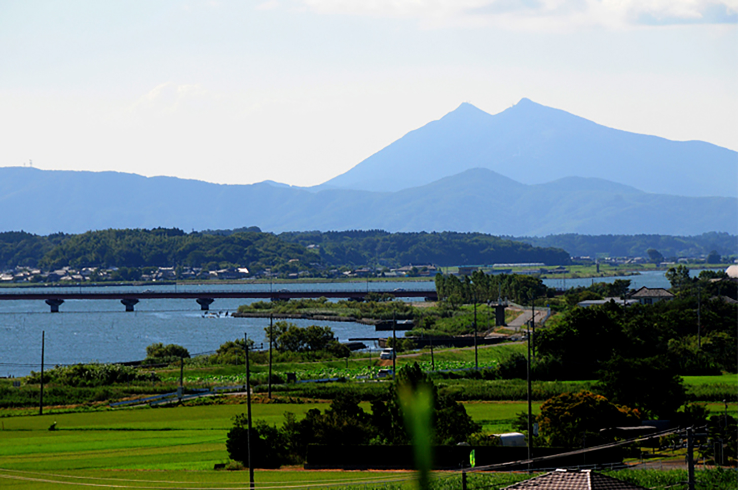 霞ヶ浦と水田