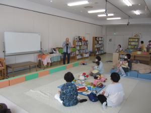 おいで楽しい絵本の時間0820(6)