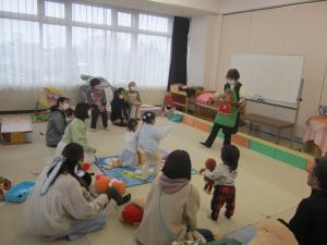 おいで楽しい絵本の時間0211(5)